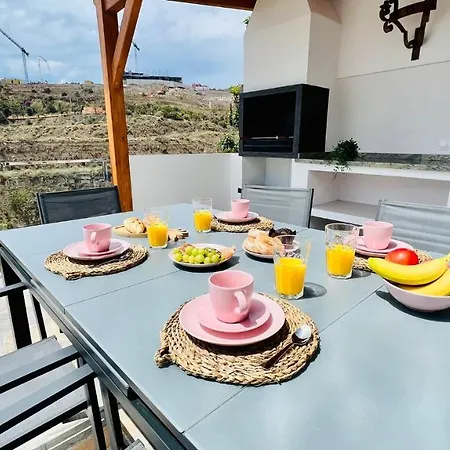 Casa De La Abuela Tamango Hill Villa *